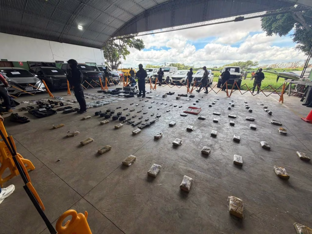                                                                                               Bienes incautados a Marset superan los 15 millones de dólares, e incluyen seis aeronaves, autos, armas y drogas